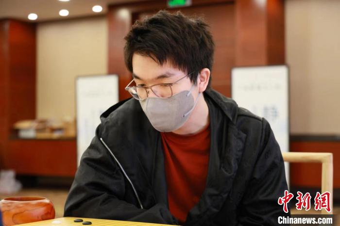 在深圳击败杨楷文，柯洁