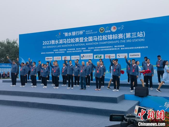 2万跑者共赴生态赛道 衡水湖马拉松赛再创纪录