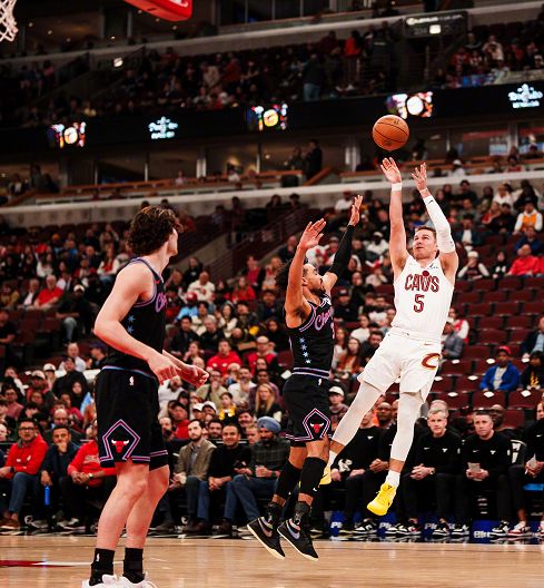 哈登爆发率队复仇 公牛主场惨败骑士两连胜