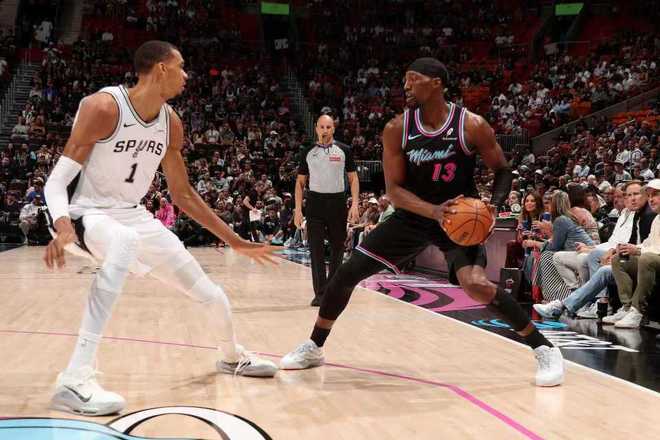 文班亚马里程碑之夜 马刺双杀热火豪取6连胜