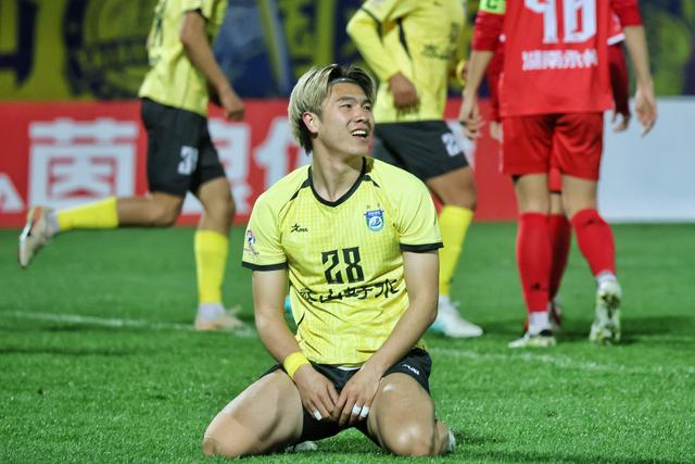 山东泰安队1-0力克湖南永州 首届CMG群众足球赛决