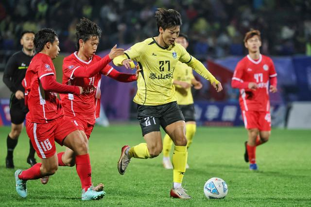 山东泰安队1-0力克湖南永州 首届CMG群众足球赛决