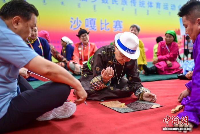 草原传统游戏沙嘎首次亮相民族体育盛会