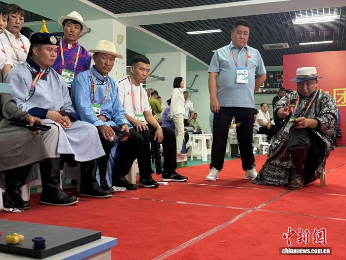 草原传统游戏沙嘎首次亮相民族体育盛会