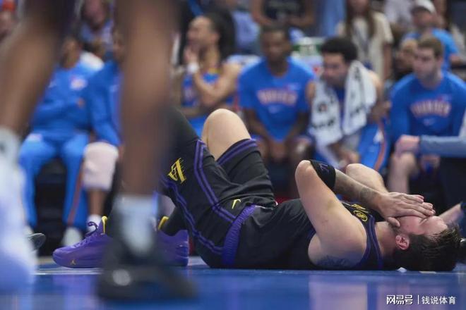 东契奇左腿筋二级拉伤赴