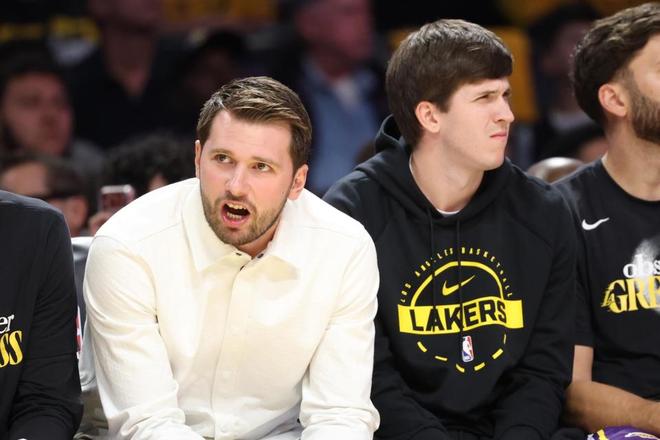 杜兰特膝伤风险分析：复出前景与季后赛影响