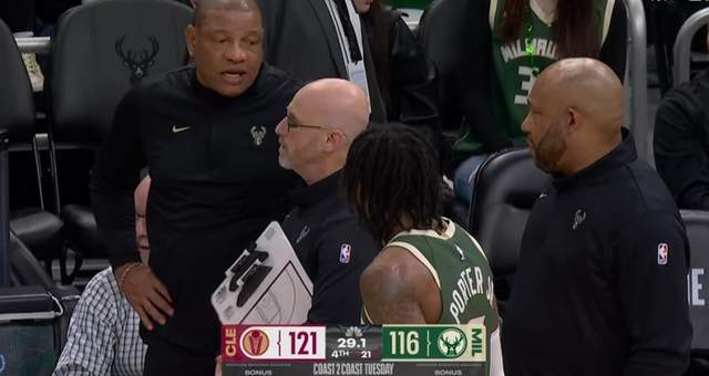 雄鹿主场惨败骑士 里弗斯误判挑战葬送逆转希望